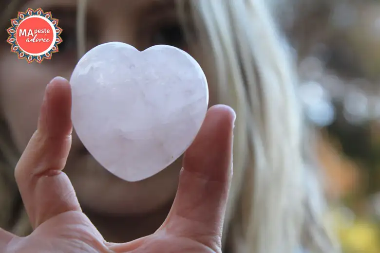 Cuarzo rosa: la piedra del amor maternal
